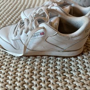 Reebok Classic Leather Sneakers~Women’s 49801 White/Gum~Size 8 good condition